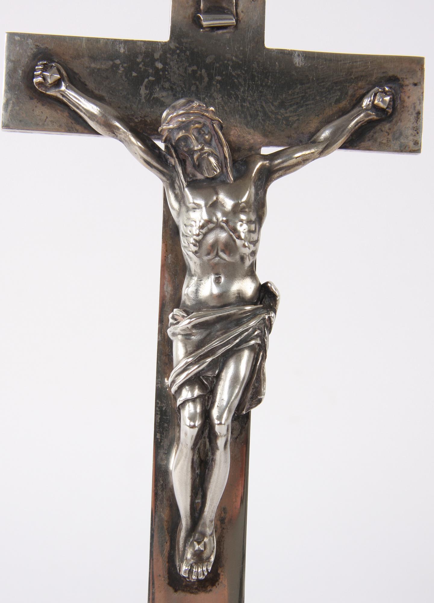 KRUCIFIX, silver och nysilver.