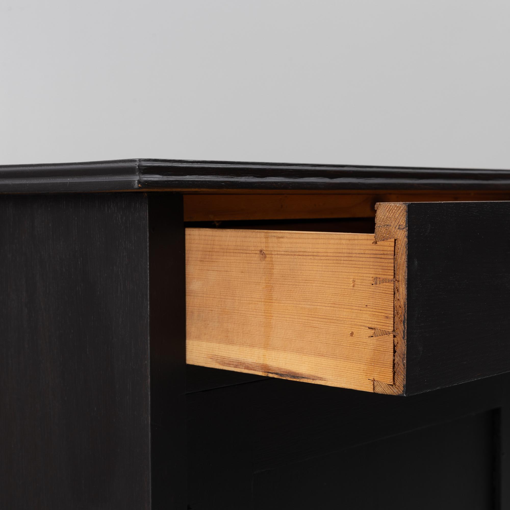 Skänk, tidigt 1900-tal.