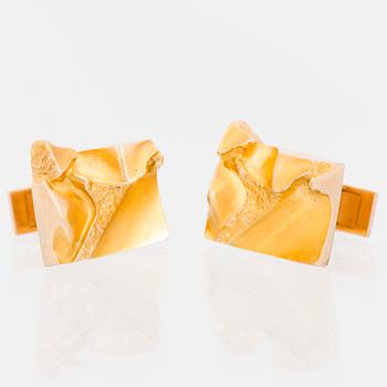 A PAIR OF BJÖRN WECKSTRÖM CUFFLINKS, 14K gold. Lapponia 1973.