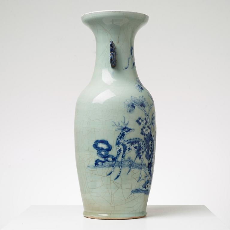 VAS, porslin. Sen Qing dynasti (1644-1911).