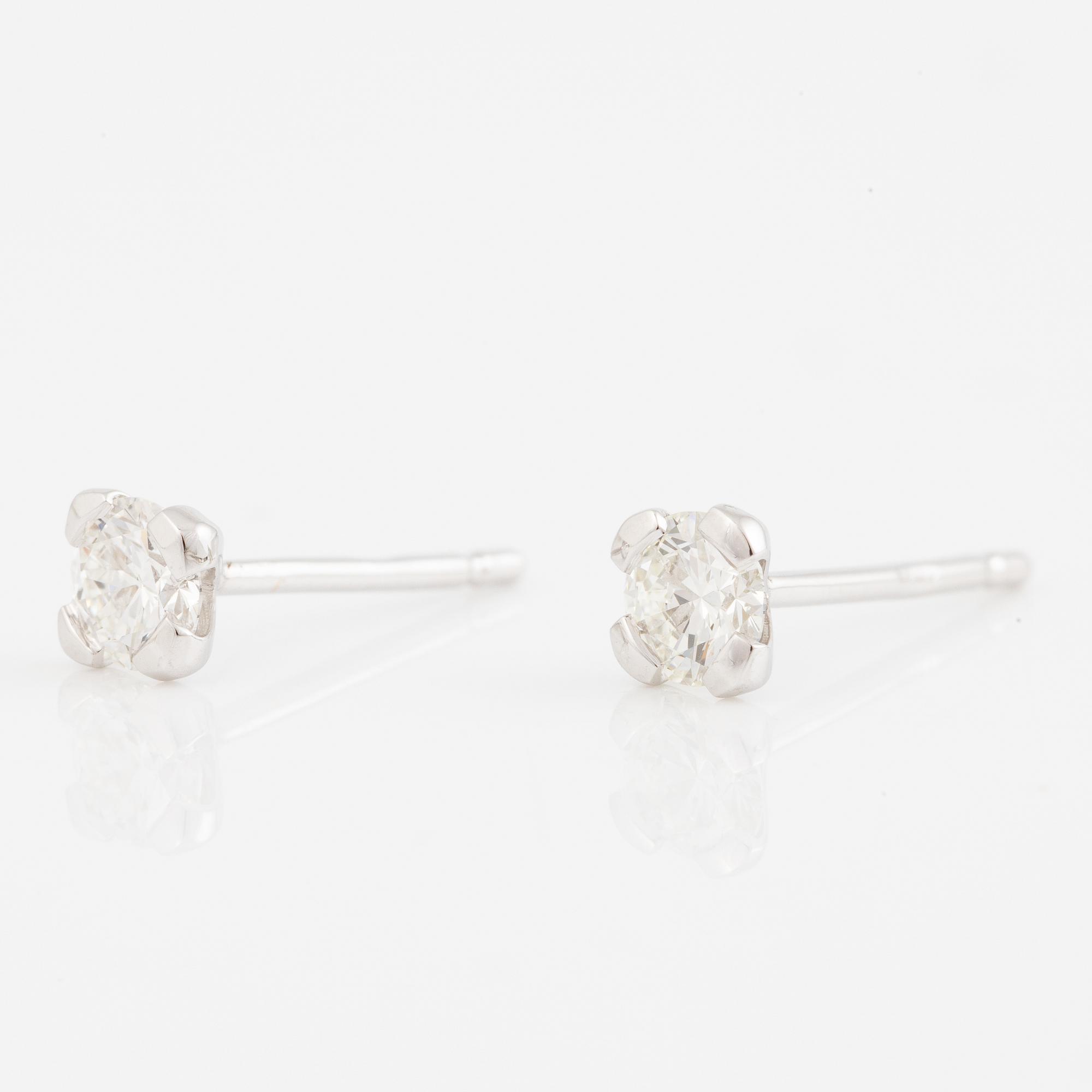 Earrings 18K white gold set with brilliant-cut diamonds, accompanied by GIA dossier.