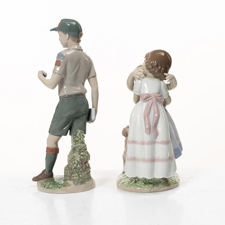 Lladró, 5 figuriner, " Flowers for mommy", "For a special someone", "Gime me a hug", "Classic scout", " Off to school".