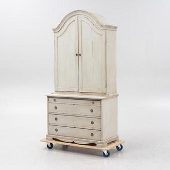 A cabinet, 19th Century.