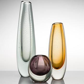 GUNNEL NYMAN, Three glass vases, signed G. Nyman Nuutajärvi Notsjö. 1940s and 1954.