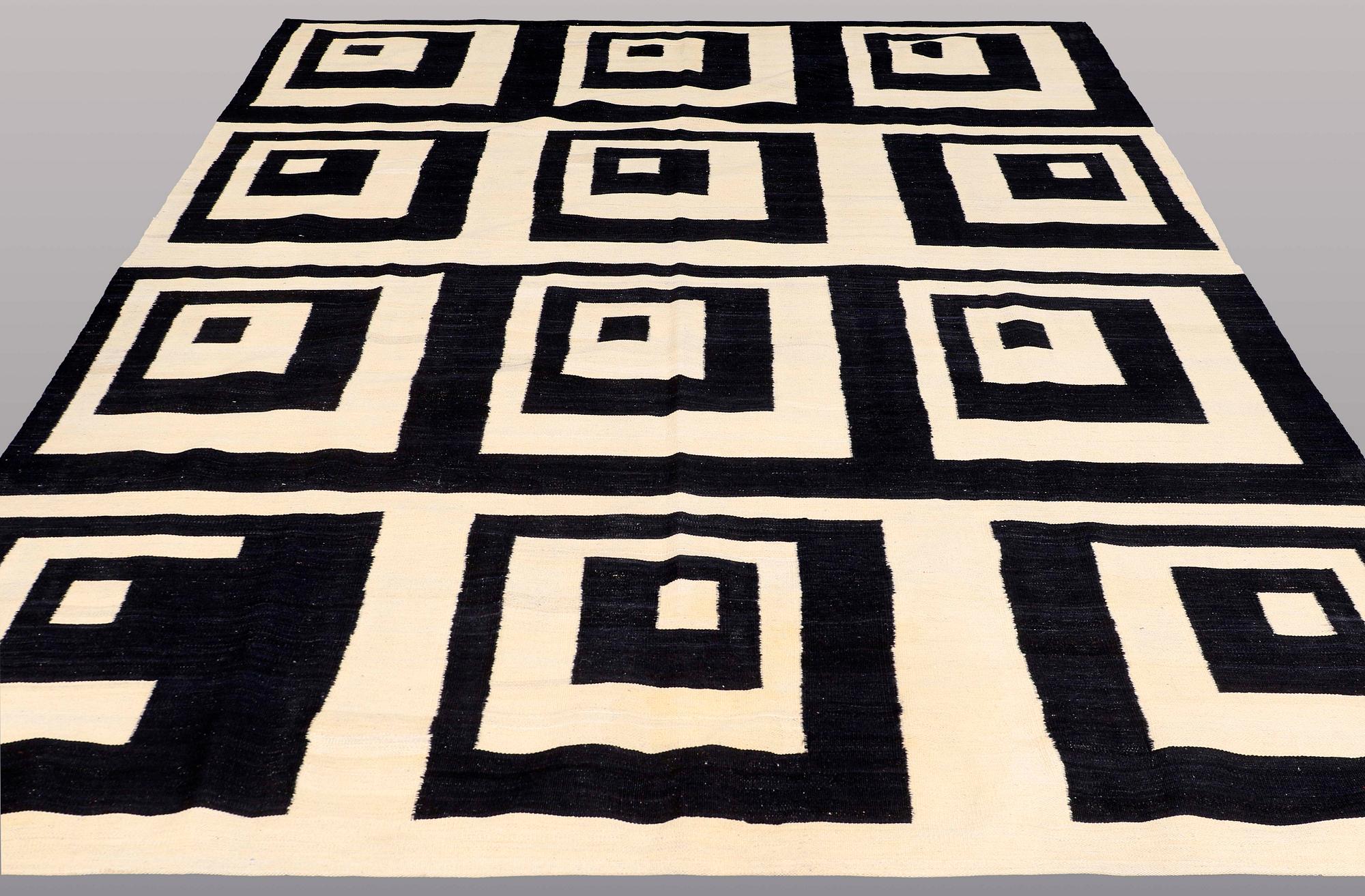 MATTA, Kelim, ca 336 x 255 cm.