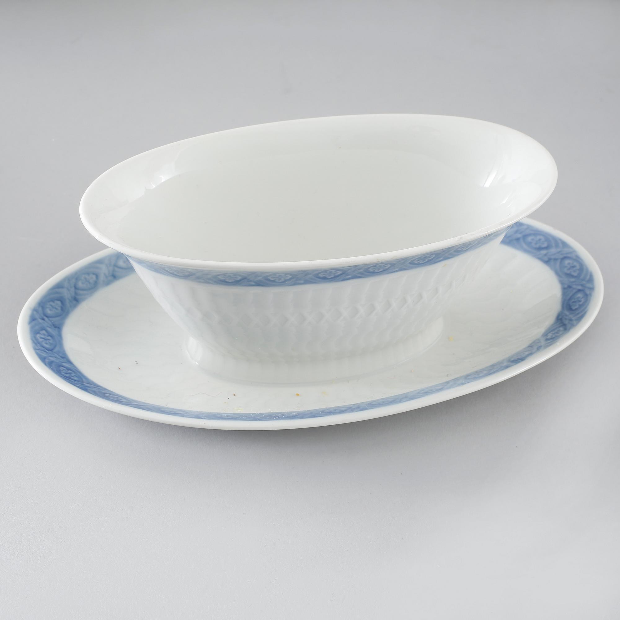 73 porcelian serving pieces, "Blå Vifte", Royal Copenhagen, from the second half of the 20th century.