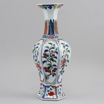 VAS, porslin, Orientalisk, modern tillverkning.