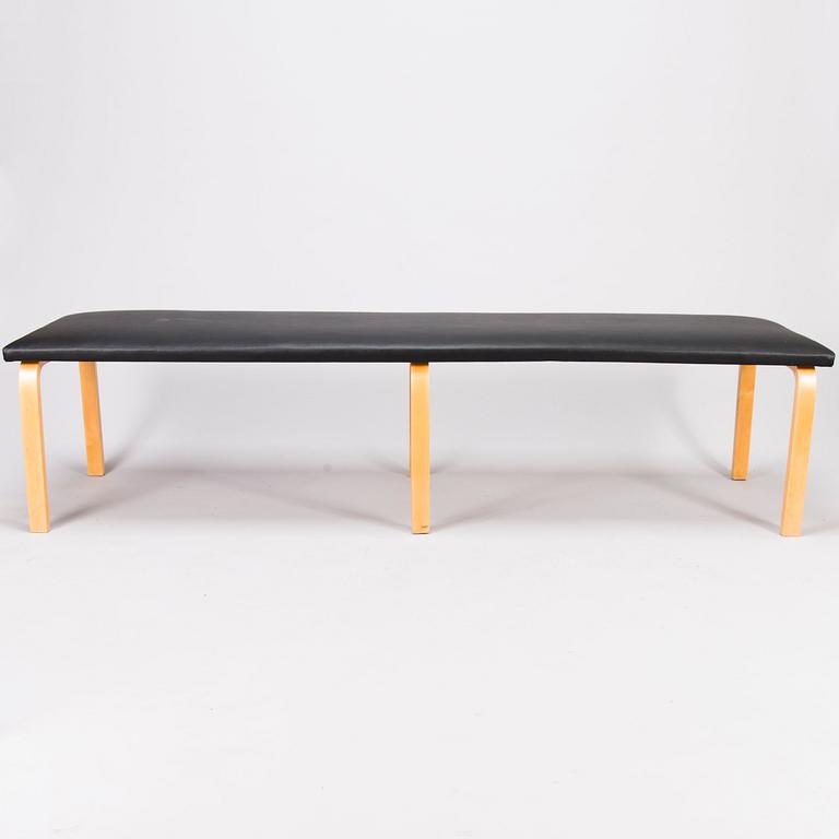 Alvar Aalto, A bench for  O.Y. Huonekalu- ja Rakennustyötehdas A.B. Finland.