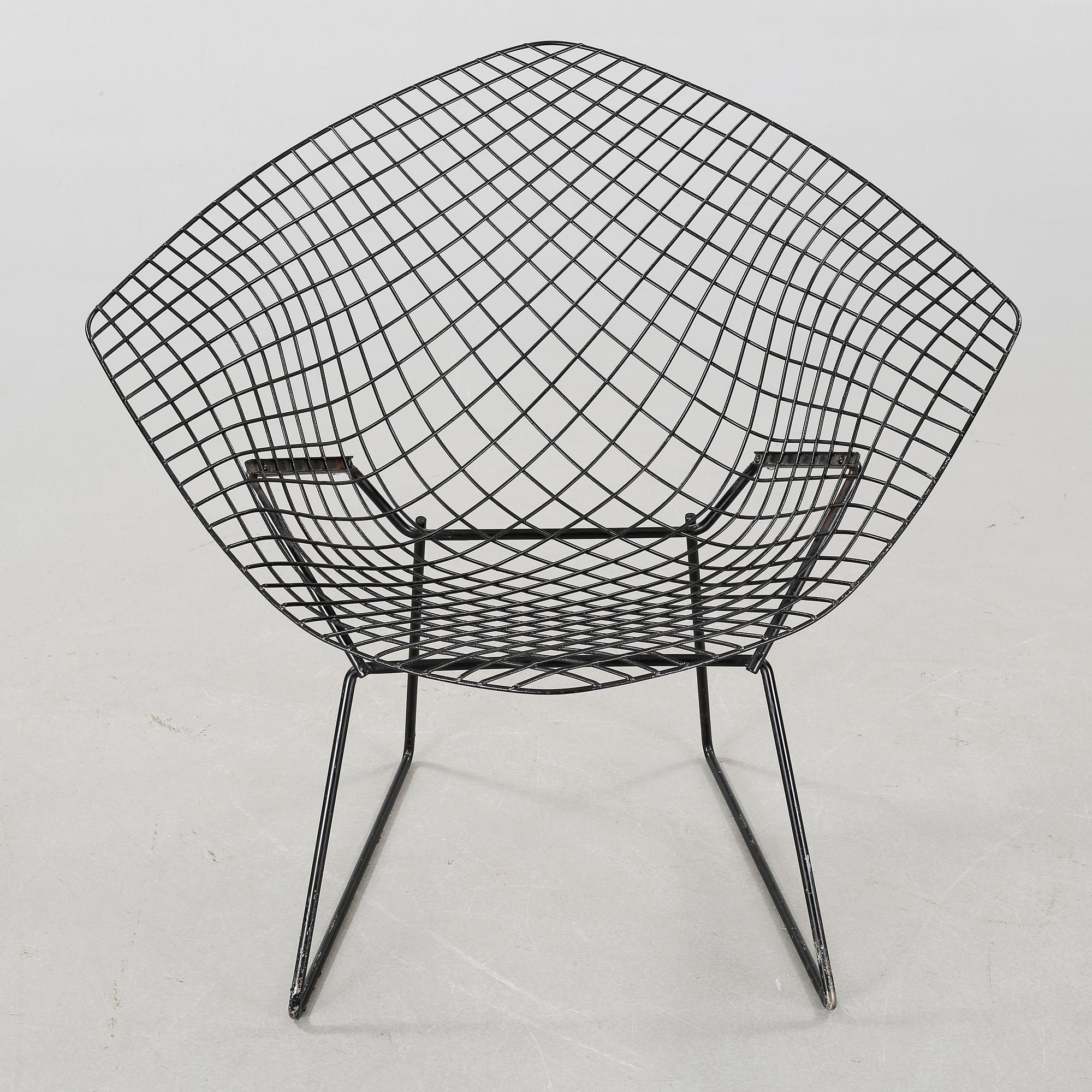 A chair by Harry Bertoia, model "Diamond Chair", third quarter of the 20th century.