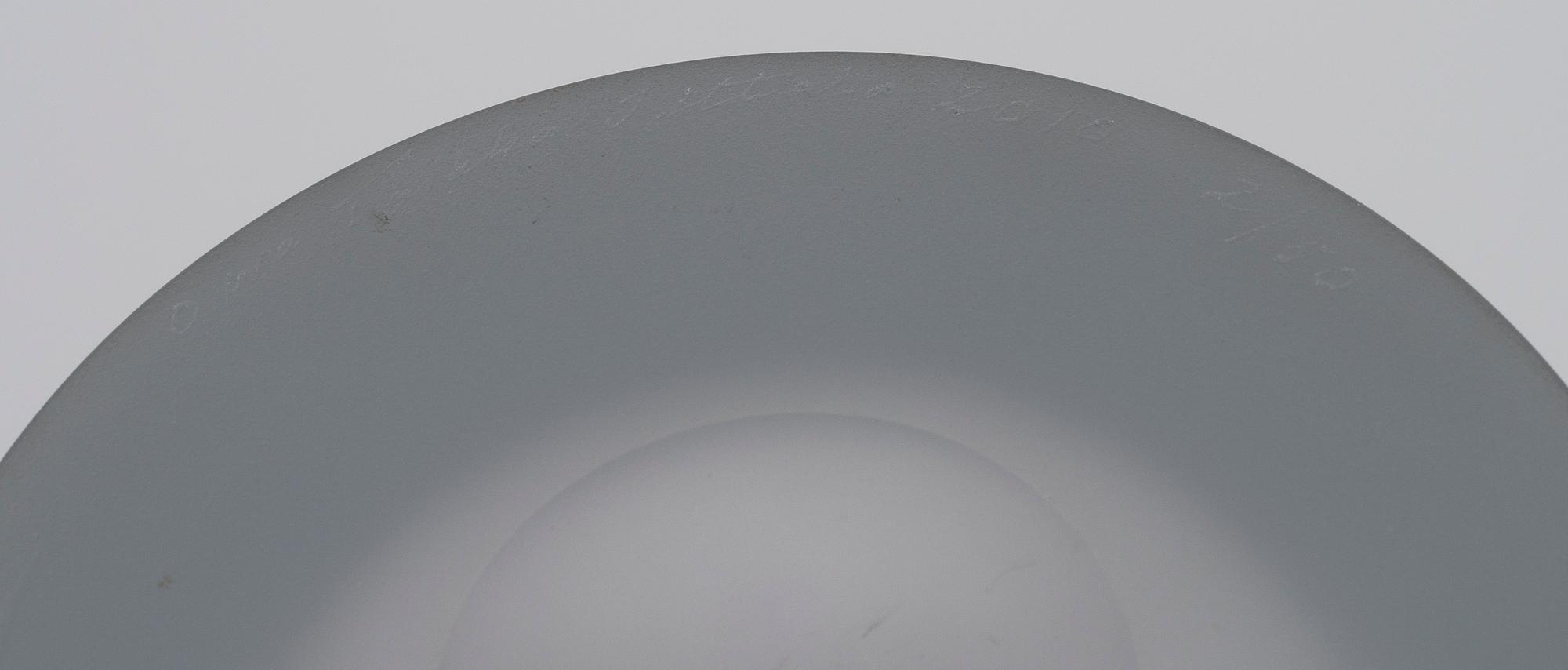 OIVA TOIKKA, GLASSKULPTUR. Snöslott-serien. Sign. Oiva Toikka Iittala 2010 2/50.