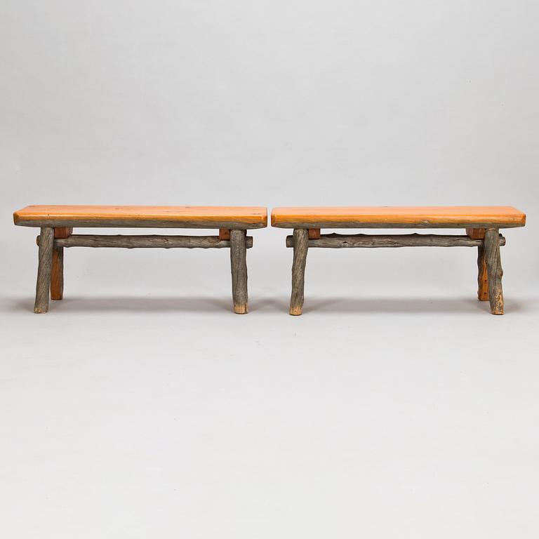 Bänkar, 2 st, utförda av Eero Turunen, Lieksa 1976.