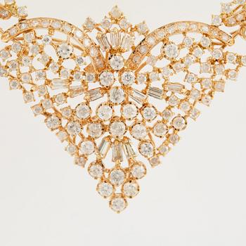 18K gold necklace with brilliant-cut diamonds and trapets-cut diamonds.