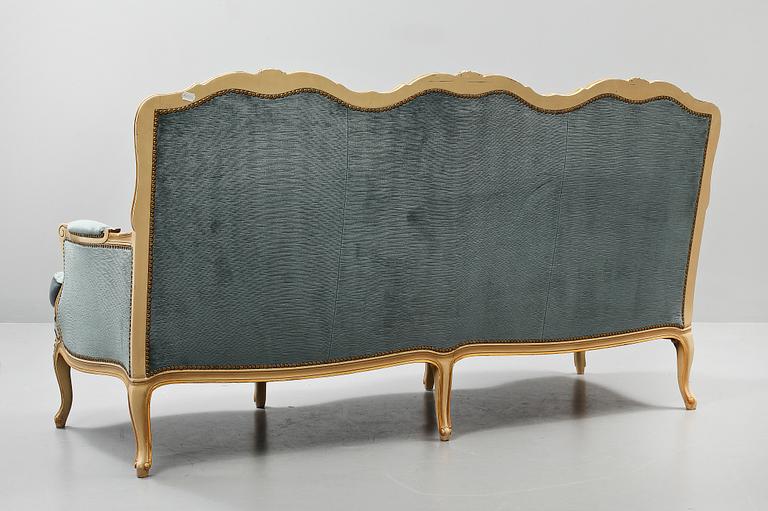 SOFFA samt FÅTÖLJ, rokokostil, 1900-talets andra hälft.