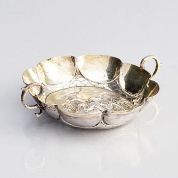 A small German parcel-gilt silver dish (possibly wine tasting bowl), Hans Jacob Bauer III, Augsburg 1689-1692.