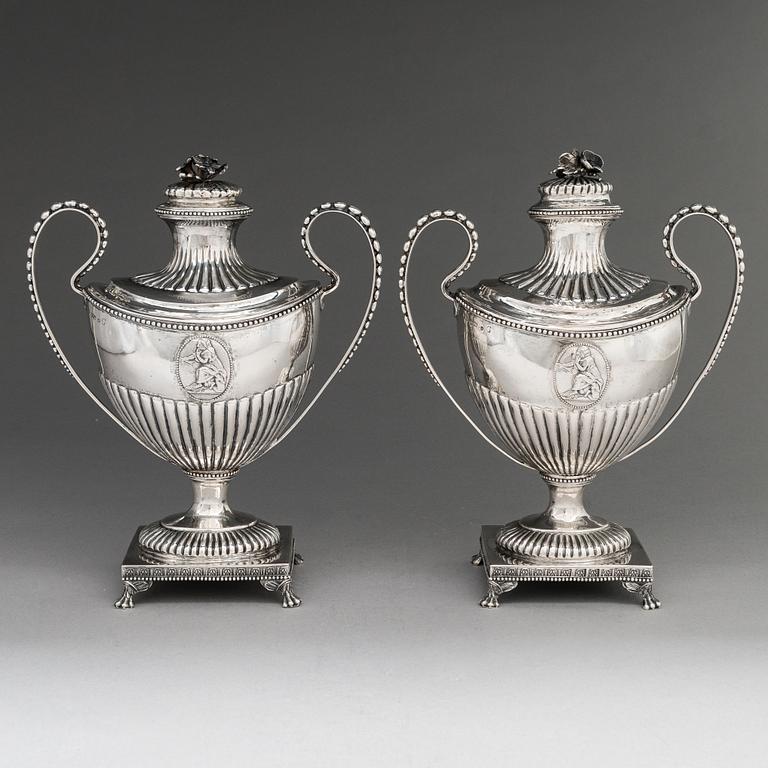 Sockerskålar, ett par, silver, gustavianska, Daniel Elfboms änka, Gävle 1795.