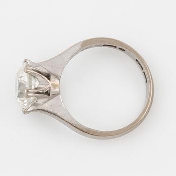 A brilliant cut diamond ring by Svante Schmidt, Hisings Backa, 1995.