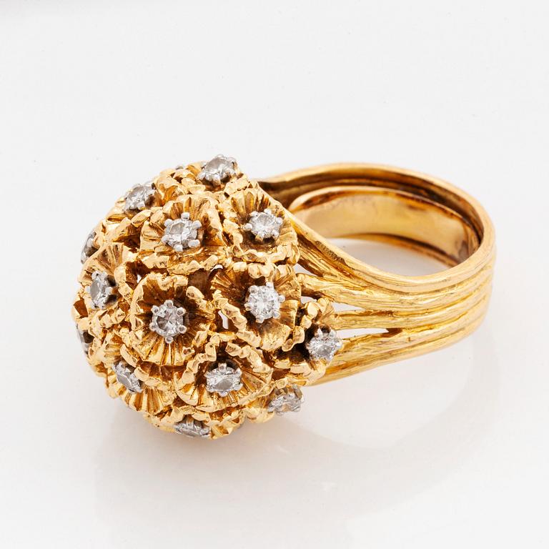 A WA Bolin ring in 18K gold set with round brilliant-cut diamonds.