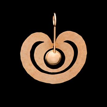 A TAPIO WIRKKALA PENDANT, "Apple", 14K gold. Kultakeskus 1977.