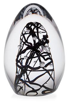 132. Pauli Partanen, A GLASS SCULPTURE.