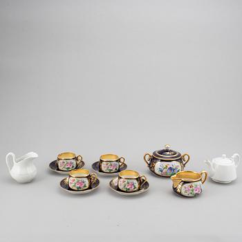 A Russian porcelaine tea set, Korniloff Brothers. (6 pc).