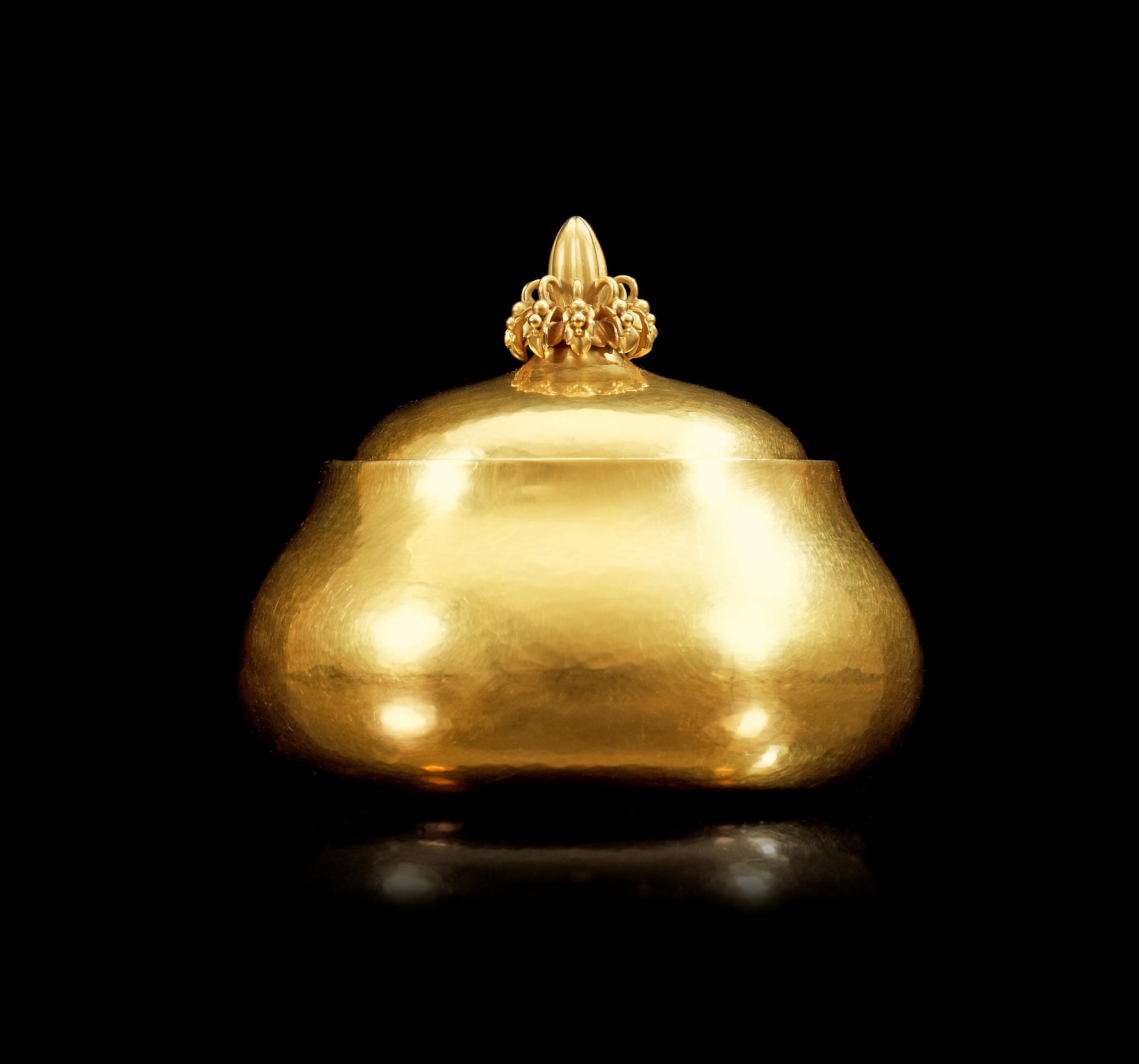 A Georg Jensen 18k gold bonbonnière, Copenhagen 1918.