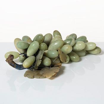 Bordsdekorationer i form av druvklasar, 2 st, 1900-talets mitt.