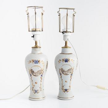 Bordslampor, ett par, porslin, Kina, tidigt 1800-tal.