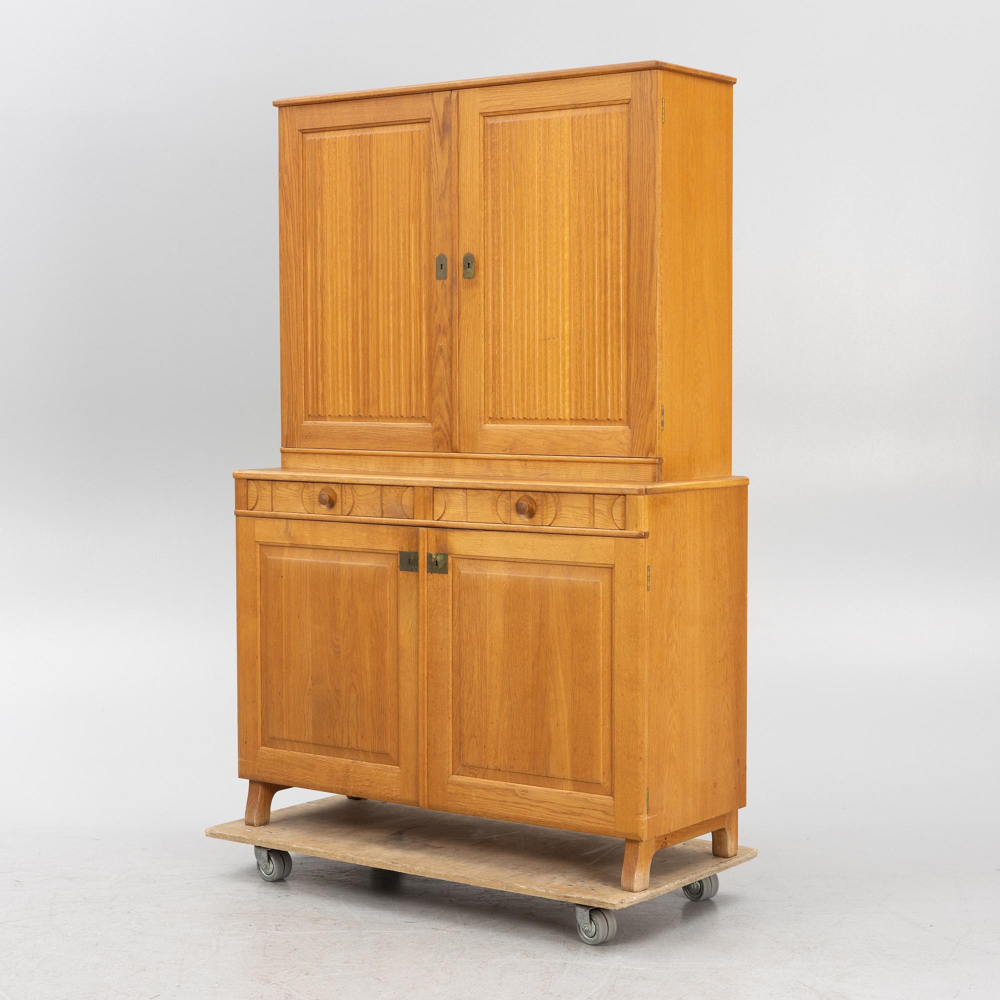 Carl Malmsten, skåp, "Calmare Nyckel", Åfors Möbelfabrik, 1900-talets andra hälft.