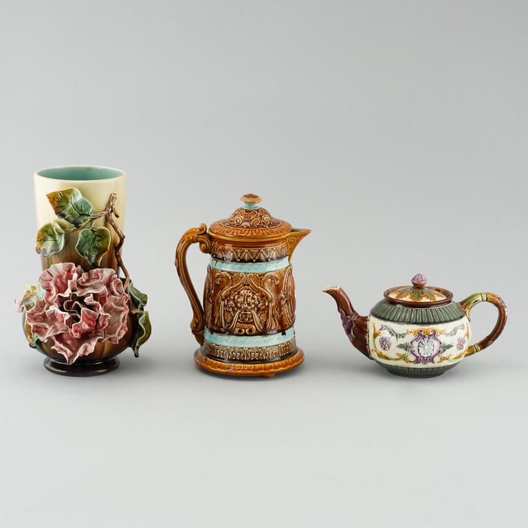 A majolica teapot, jug and vase from Rörstrand and Gustavsberg, around turn of the century 1900.