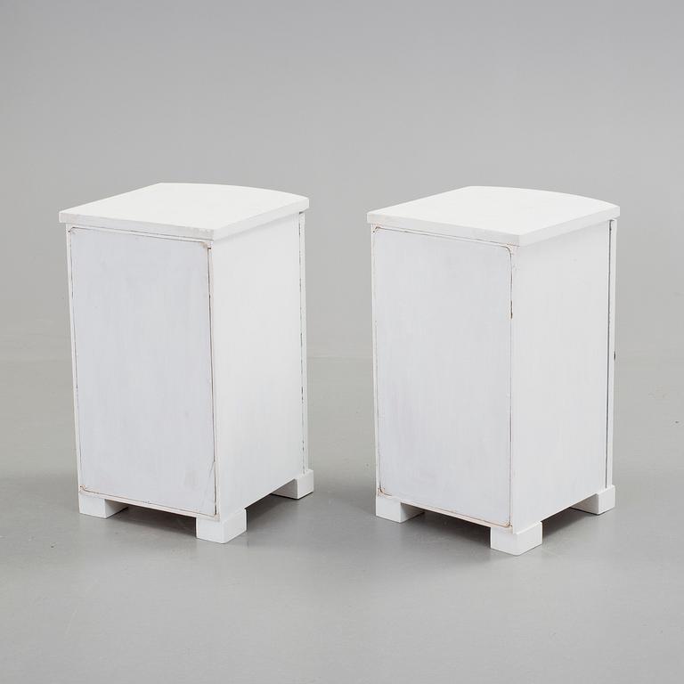 SÄNGBORD, ett par, kring 1900-talets mitt.