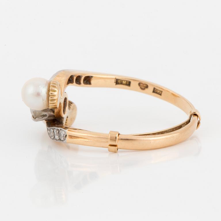 C.G HALLBERG, Ring with pearls and old-cut diamonds. 1918.