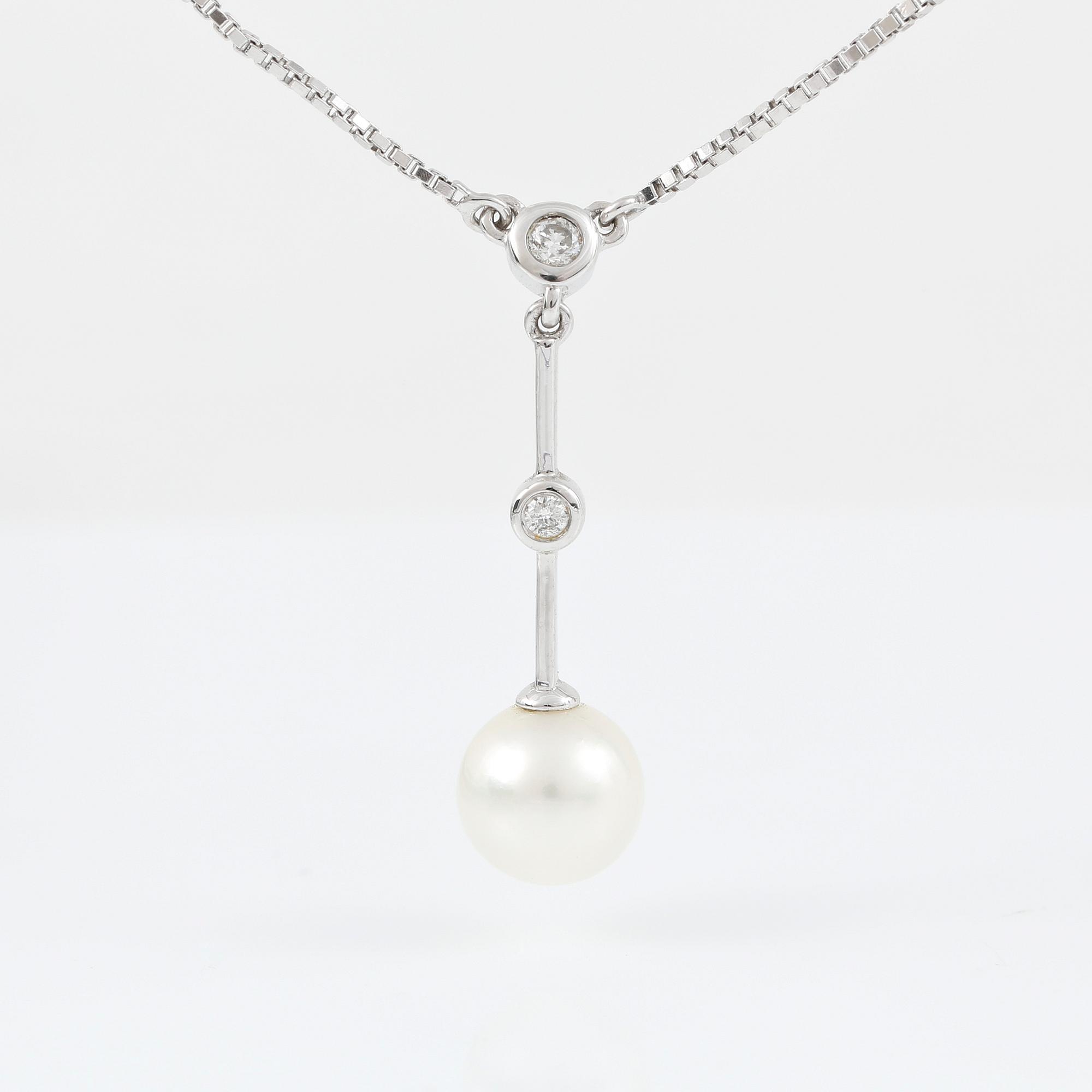 HÄNGE med kedja, Bliss, Italien. 18K vitgul med en vit odlad pärla 7mm och två diamanter totalt ca 0.05ct.