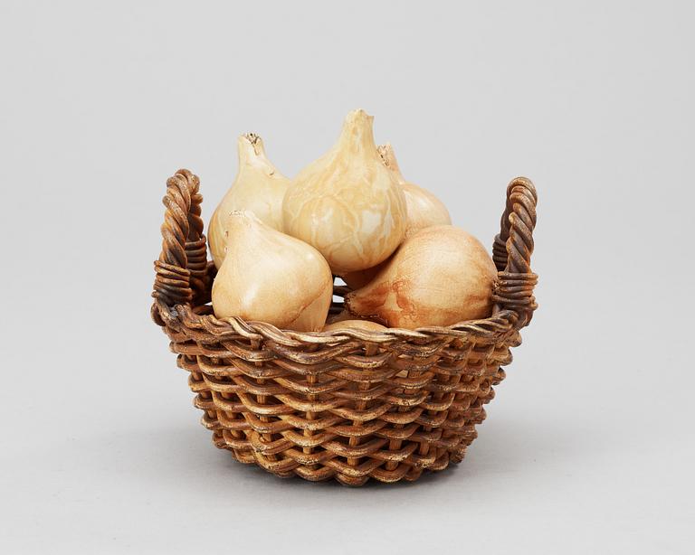 An Ingrid Herrlin stoneware basket with 8 onions, Båstad.