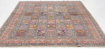 A Sarouk carpet, approx. 340 x 246 cm.