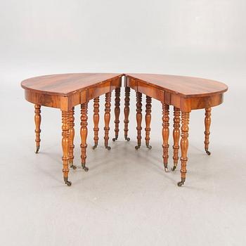 A Neo Renaissance mahogany dining table later part of the 19th century.