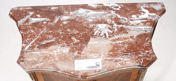 BYRÅ, gustaviansk stil, 1900-tal.