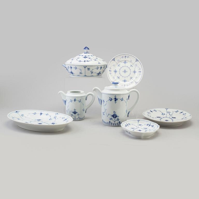 48 pcs of porcelaine service from Royal Copenhagen and Bing & Gröndal.