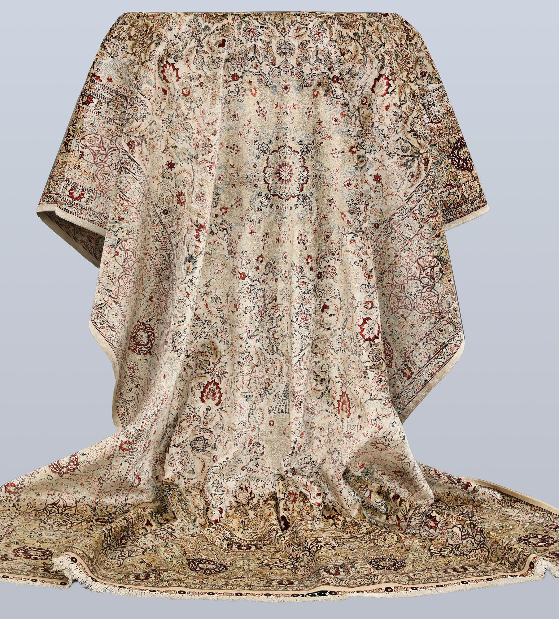 Matta, orientalisk, silke, ca 280 x 184 cm.