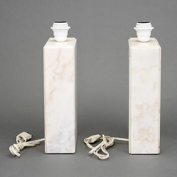 LAMPFÖTTER, ett par, marmor, 1900-tal.