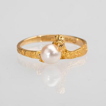 RING, 18 k guld med pärla, Lapponia, Finland. Vikt ca 2 g.
