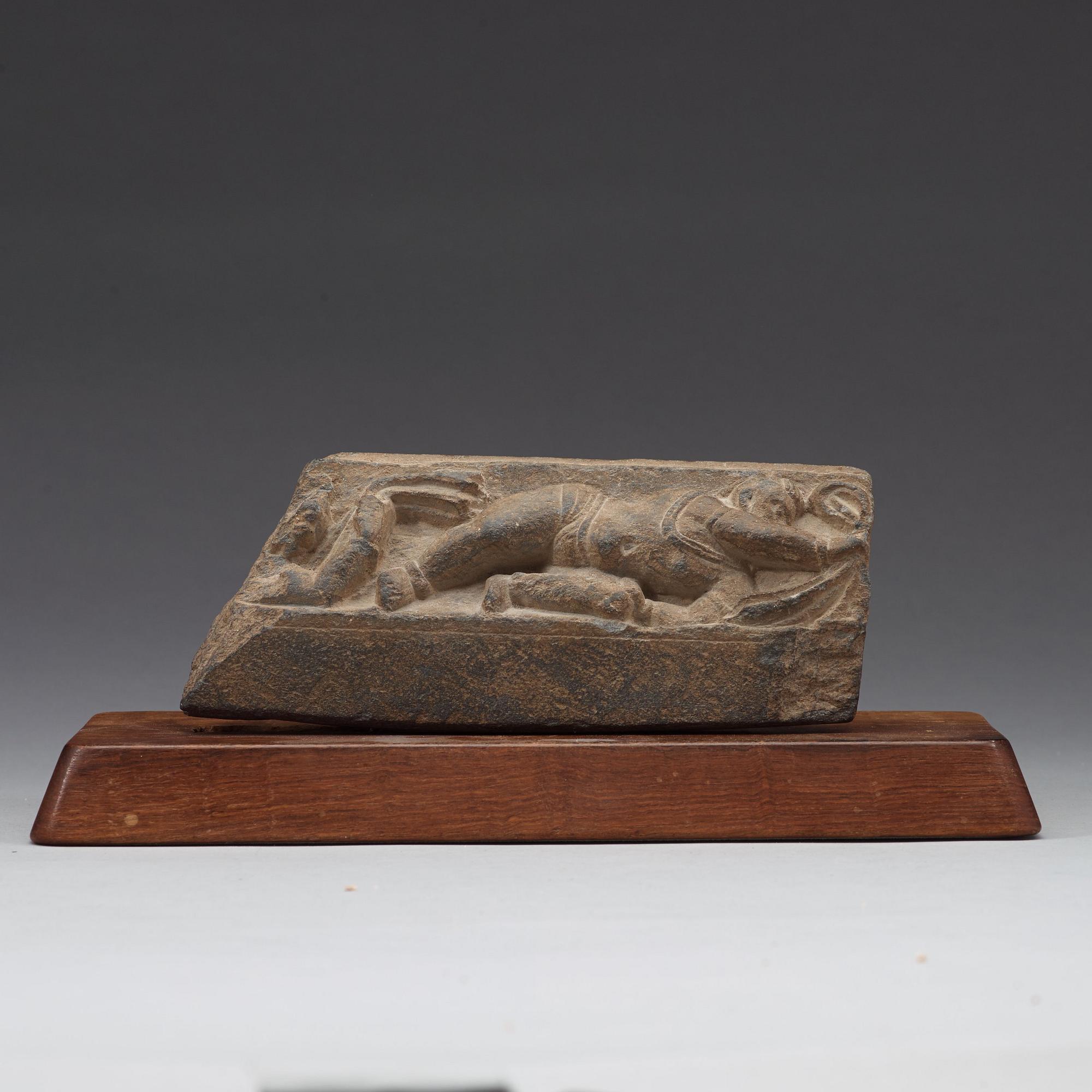 SKULPTUR, grå kalksten. Gandhara, 100/200 e.Kr.