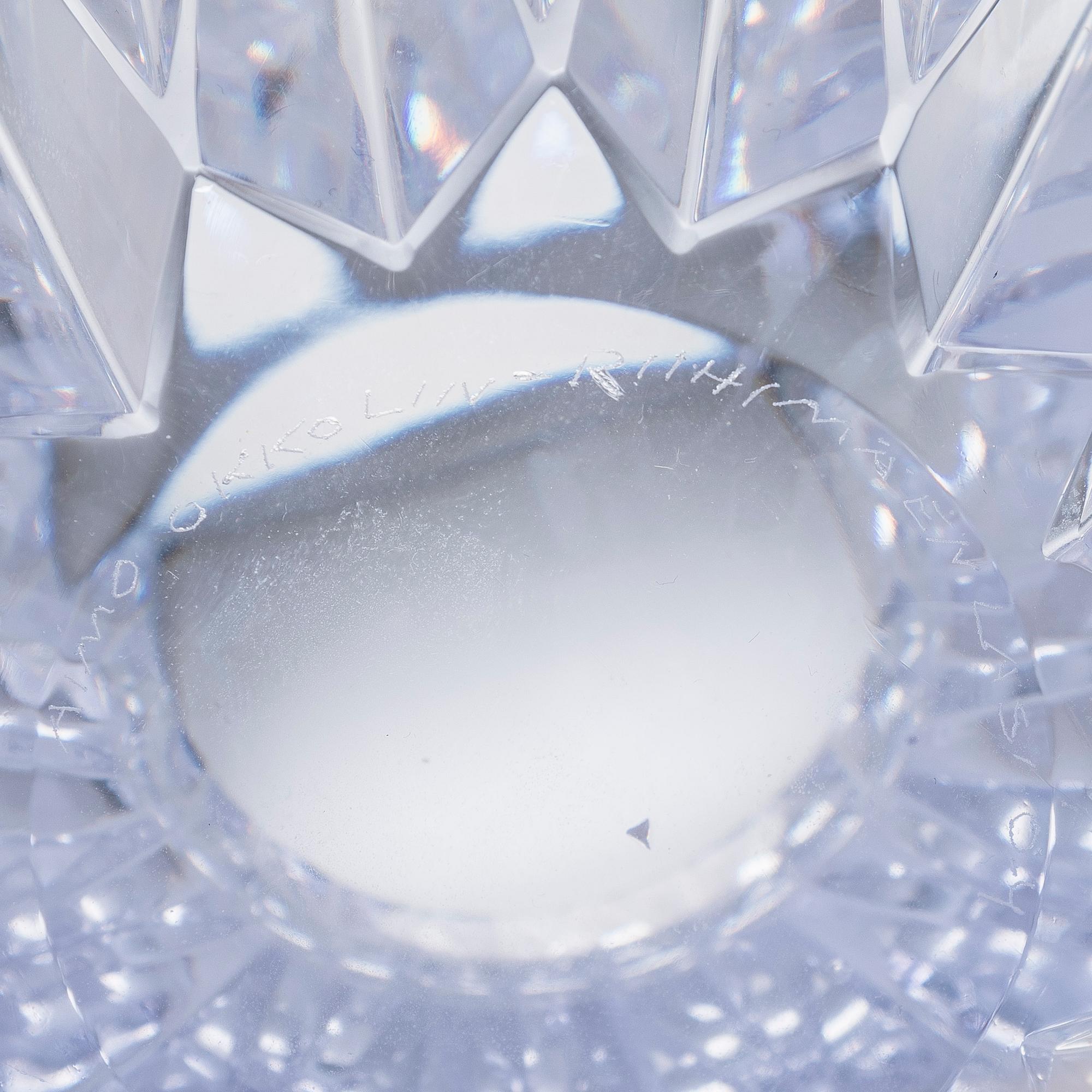 Aimo Okkolin, malja, "Lumpeenkukka", signeerattu Aimo Okkolin Riihimäen Lasi Oy.