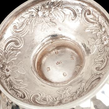 TESERVIS, 3 delar, silver, Nyrokoko, Millidge & Son, Edinburgh, Skottland, 1861. Tot vikt ca 1500 g.