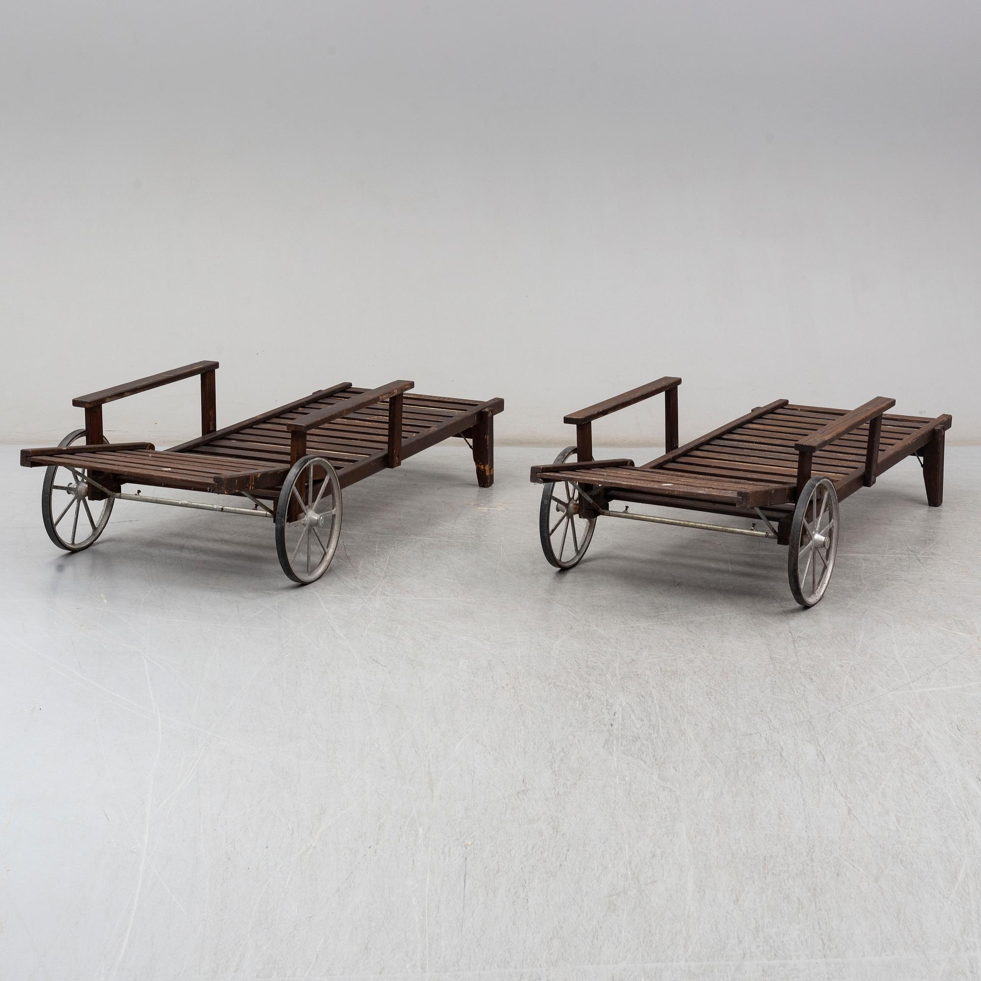 ELSA STACKELBERG, a pair of sunbeds from the second half of the 20th century.