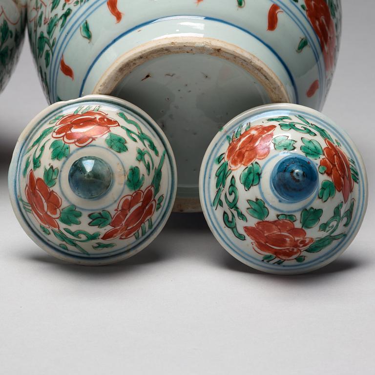 URNOR med LOCK, porslin. Transition, 1600-tal.