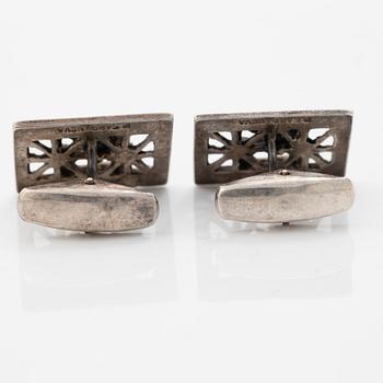 Four silver jewellery pieces: three brooches and a pair of cufflinks. With rose quartz and tiger’s eye. Finnish designers.