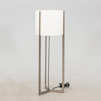 Gabriel Teixidó, golvlampa "Nirvana" för Carpyen.