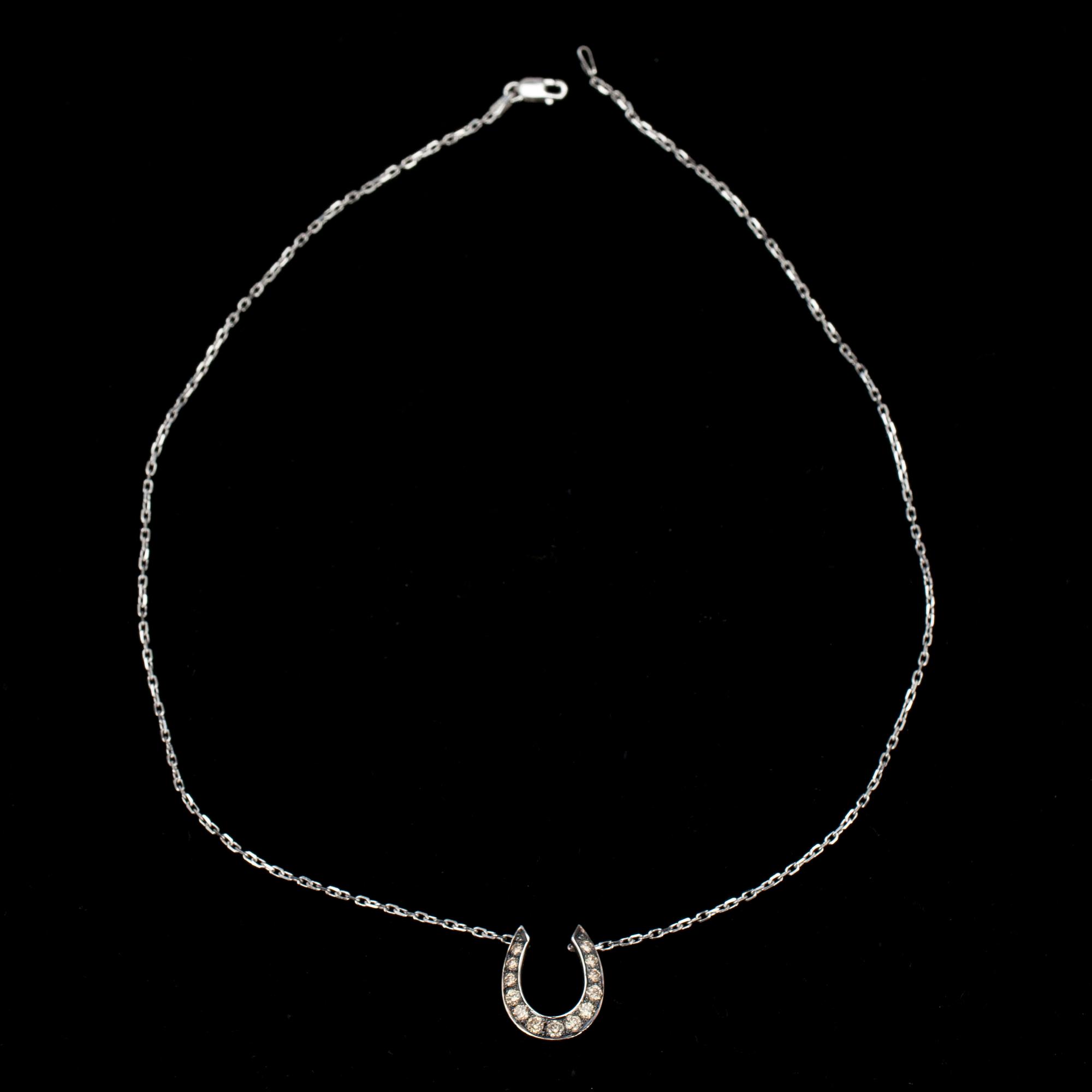 HALSSMYCKE, vitguld 14K, 13 briljantslipade diamanter, stämplad Italien. Vikt 4,5 g.