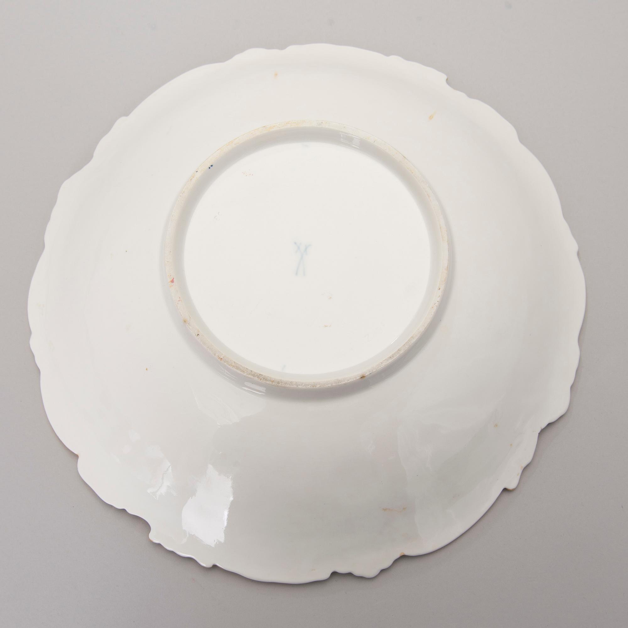 A Meissen porcelain bowl, 1934-1972.