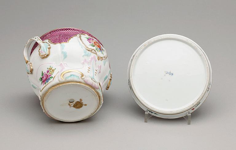 YTTERFODER MED FAT, porslin, Meissen-stil, 1900-talets första hälft.